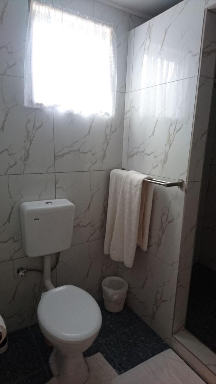 Rino'S Motel Арутанга Экстерьер фото